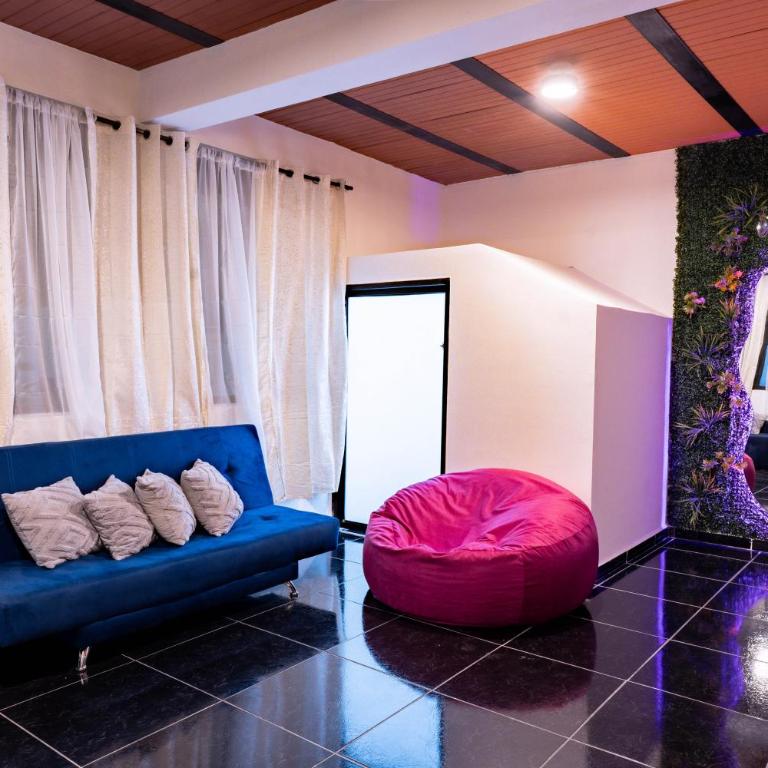 Charlotte Alojamiento - Three-Bedroom Villa - 21