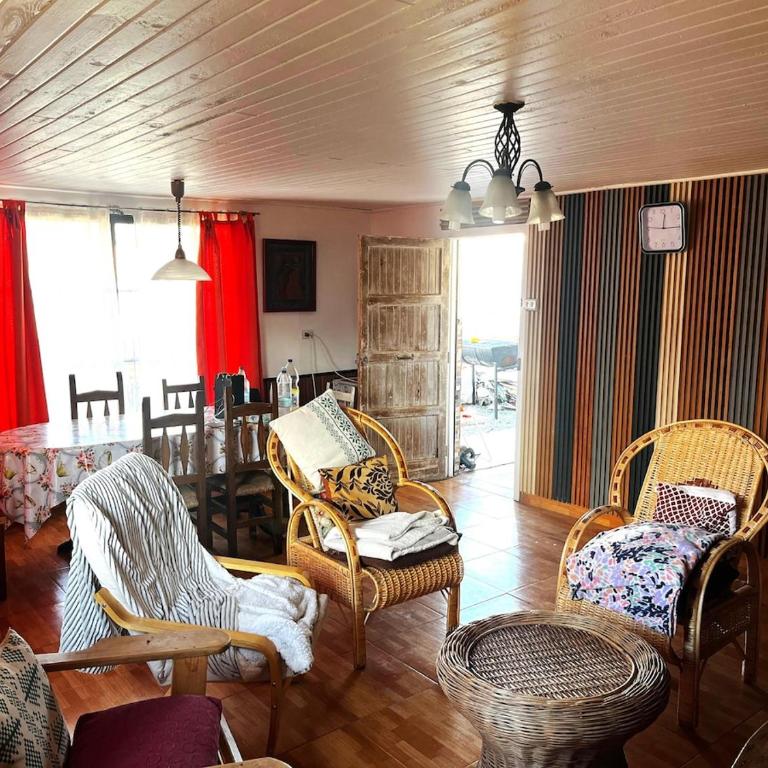 Casa Grande en Pichilemu, playa caminando a 5 min - Three-Bedroom Vacation Home - 18