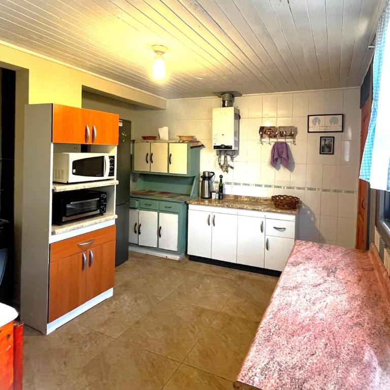 Casa Grande en Pichilemu, playa caminando a 5 min - Three-Bedroom Vacation Home - 38