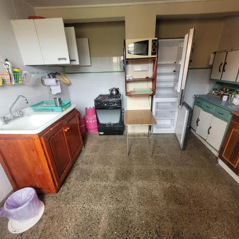 Casa Grande en Pichilemu, playa caminando a 5 min - Three-Bedroom Vacation Home - 37