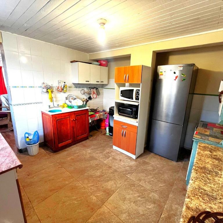 Casa Grande en Pichilemu, playa caminando a 5 min - Three-Bedroom Vacation Home - 39