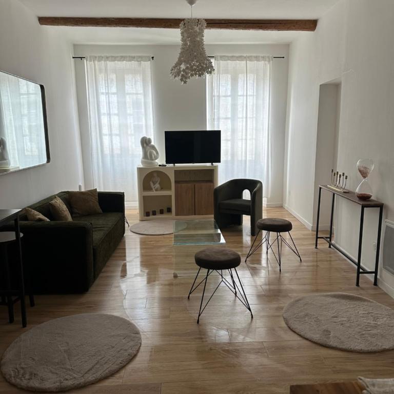 CARPENTRAS appartement climatisé 3e étage situé dans le centre historique - Appartement 3 Chambres - 1