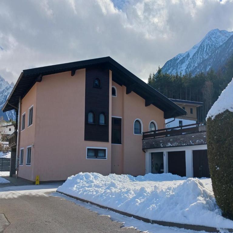 Apartment in Ötztal near Ski Slopes - Apartment mit 2 Schlafzimmern - 2