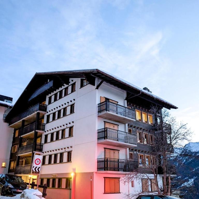 Cocon Alpin: Vue Imprenable, Central & Calme - Apartment - 11