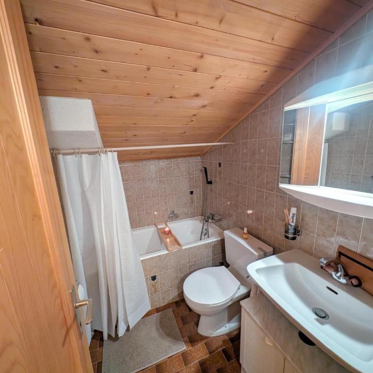 Cocon Alpin: Vue Imprenable, Central & Calme - Apartment - 10