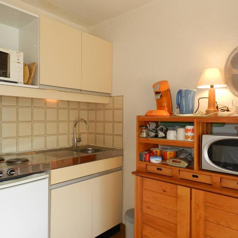 BO090-O412 Appartement Studio coin nuit 4 couchages BORMES LES MIMOSAS - Monolocale - 6