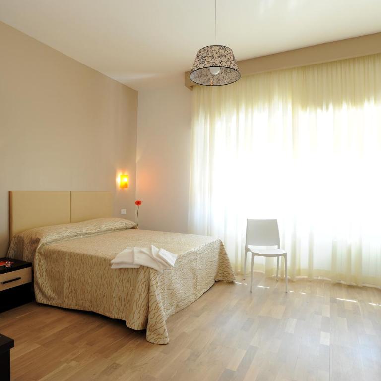 Honey Rooms - Camera Tripla Comfort - 1