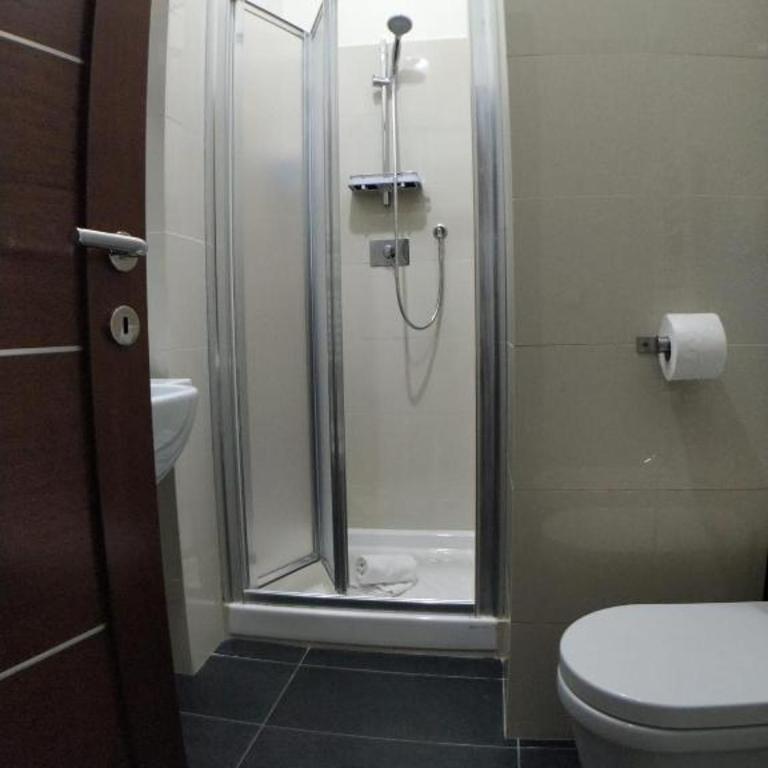B&B Gaudium Colosseo - Camera Matrimoniale con Bagno Privato - 2