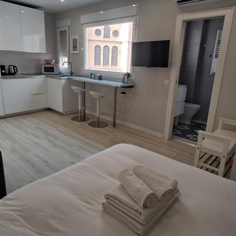 Stunning Views Cathedral Center - Apartamento Estudio - 27