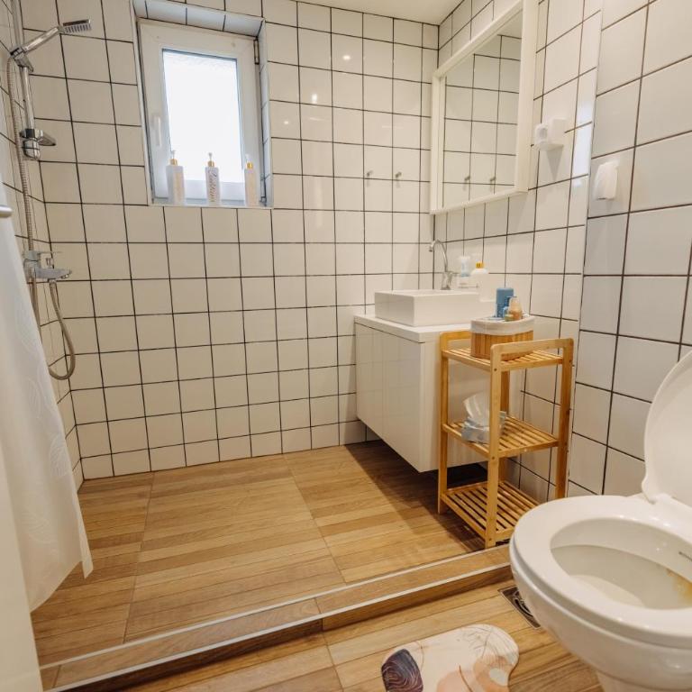 Studio49apartments Quiet in Niš Free Private Parking Fast WiFi - Deluxe Apartment - 3