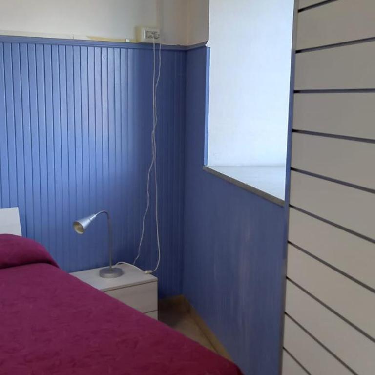 I Love Host 24 - Camera Matrimoniale con Bagno in Comune - 2