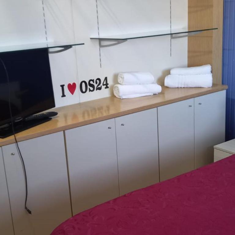 I Love Host 24 - Camera Matrimoniale con Bagno in Comune - 1