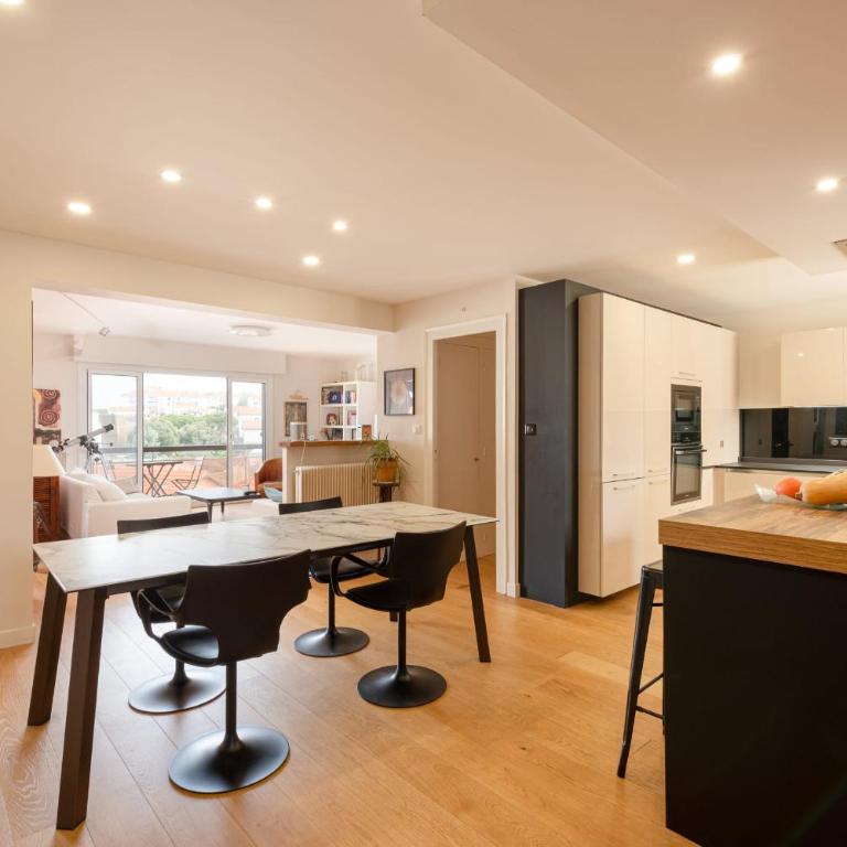COASTAL ESCAPE KEYWEEK Apt in central Biarritz with balcony and parking - Appartamento - 1