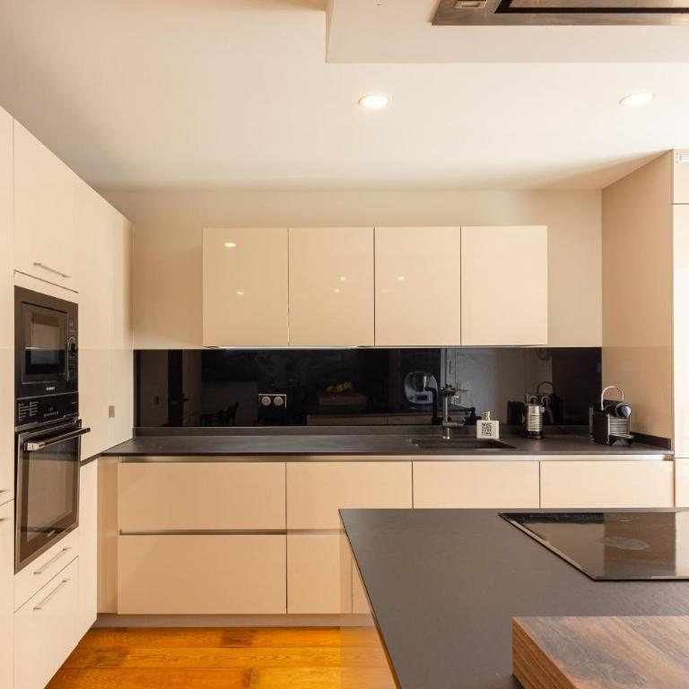 COASTAL ESCAPE KEYWEEK Apt in central Biarritz with balcony and parking - Appartamento - 6
