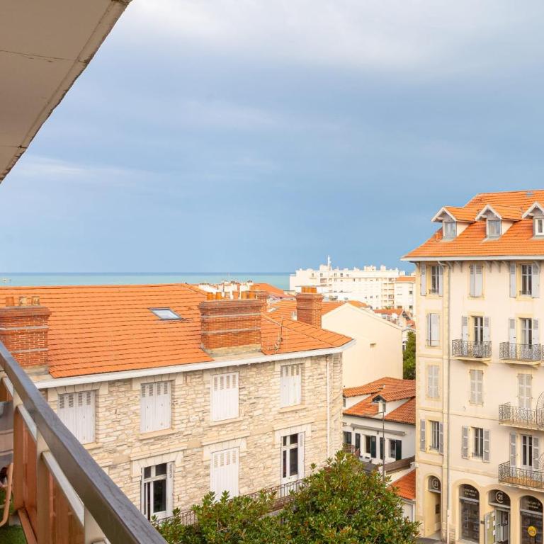 COASTAL ESCAPE KEYWEEK Apt in central Biarritz with balcony and parking - Appartamento - 14