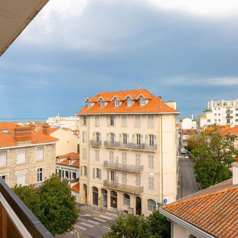 COASTAL ESCAPE KEYWEEK Apt in central Biarritz with balcony and parking - Appartamento - 15