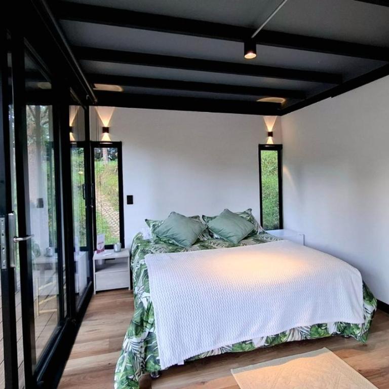 Tranquil Holiday Park Retreat in Guarne, Antioquia - Habitación Familiar - 11