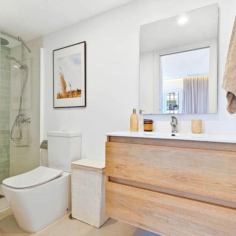 Modern 2-bedroom, 2-bathroom apartment - Apartamento - 18
