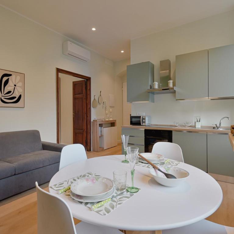 GuestHost - One step away from the historic center Lovely Flats - One-Bedroom Apartment with Balcony - 9