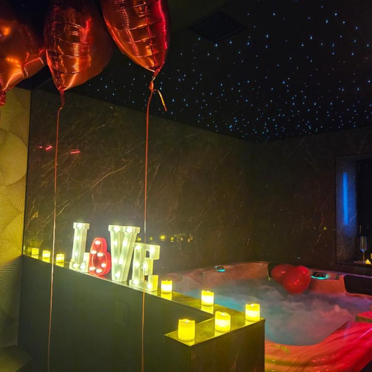 Suite romantique avec jaccuzzi - proche des lacs - La secrète room - Maison 1 Chambre - 37