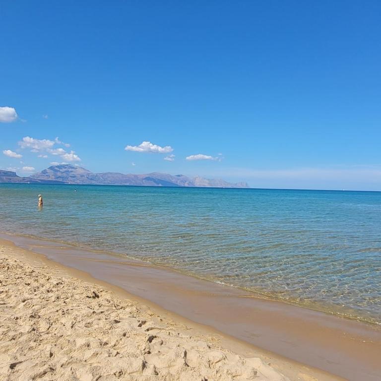Sole Blue Apartment - Three-Bedroom Apartment with Sea View - 3
