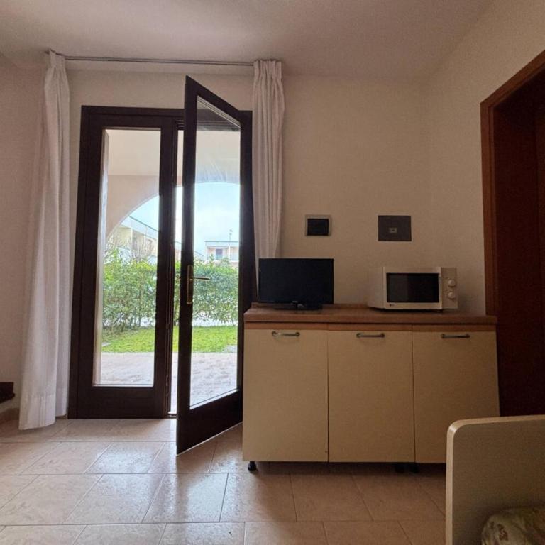 Flat for seven guests in residence with pool - Appartamento - 12