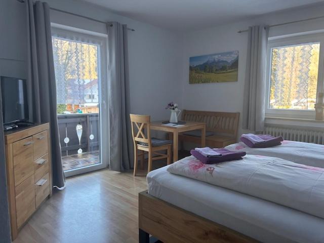 Gästehaus Lehnerer Grainau - Doppelzimmer mit Balkon - 5