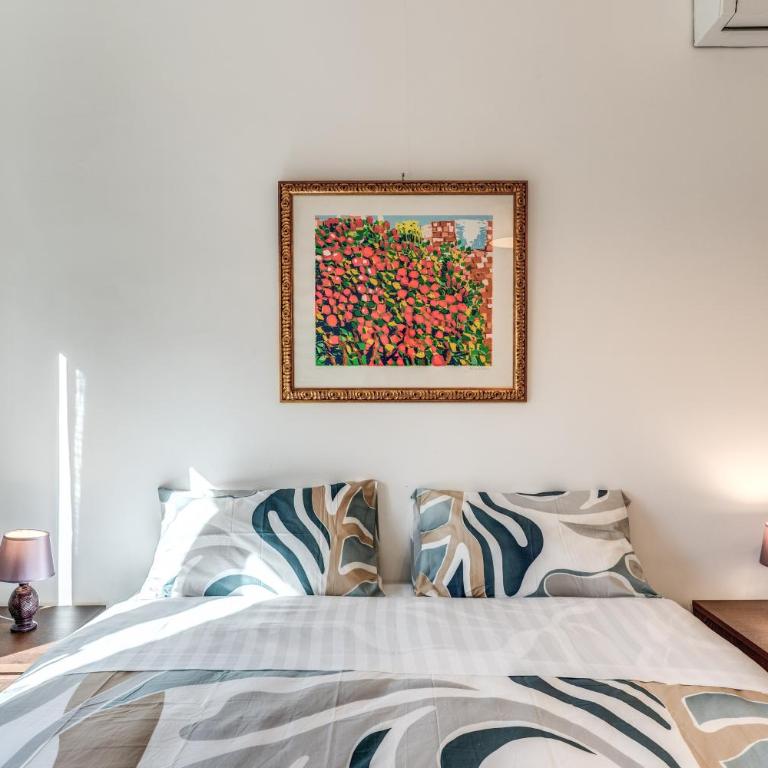 White Vatican Apartment - Two-Bedroom Apartment with Balcony - 10