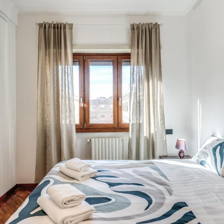 White Vatican Apartment - Two-Bedroom Apartment with Balcony - 7