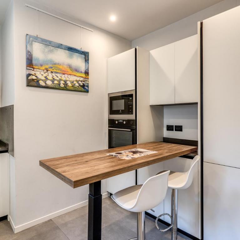 White Vatican Apartment - Two-Bedroom Apartment with Balcony - 18