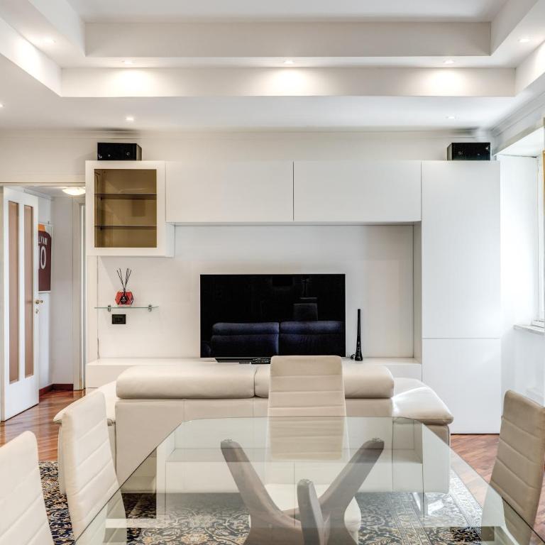 White Vatican Apartment - Two-Bedroom Apartment with Balcony - 12