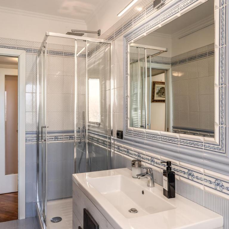 White Vatican Apartment - Two-Bedroom Apartment with Balcony - 20