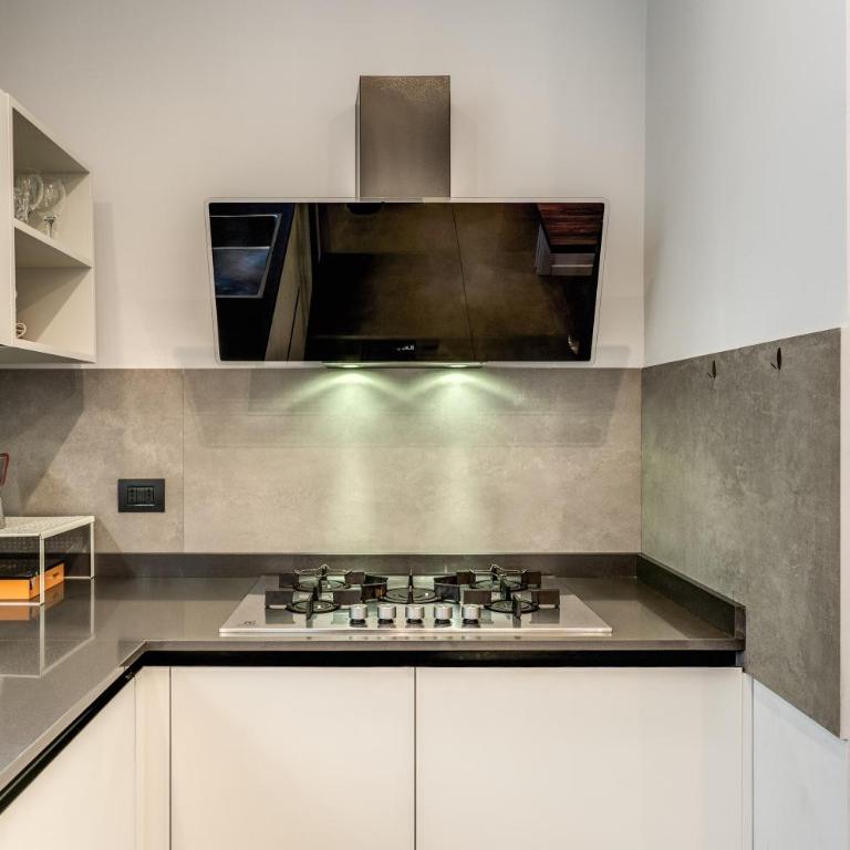 White Vatican Apartment - Two-Bedroom Apartment with Balcony - 31