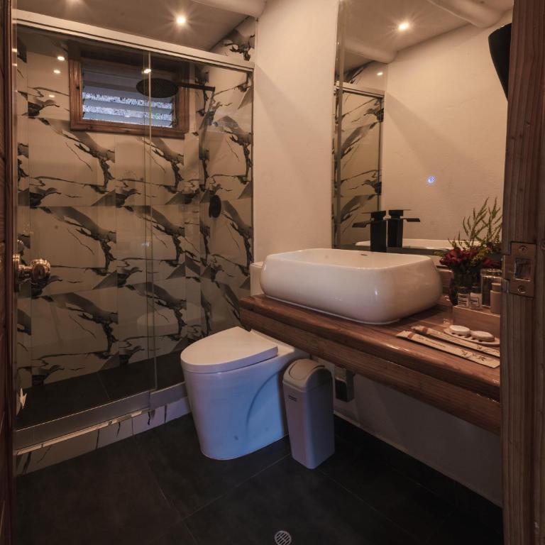 Tara Vegan Lodge - Sacred Valley - Deluxe King Room - 6