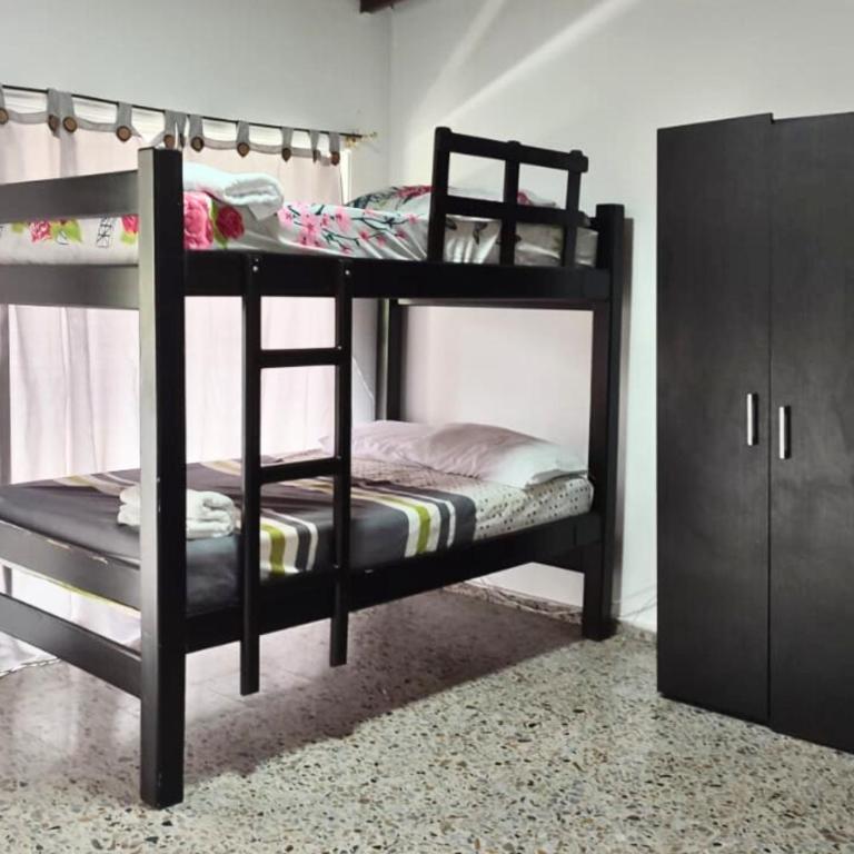 CASA ESTADIO MEDELLIN Amplio Apartamento Renovado para Familias, Grupos o Delegaciones Deportivas cerca al Estadio Atanasio Girardot - Laureles-Estadio - Apartamento - 4