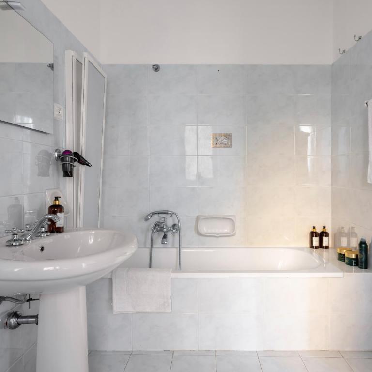 La Castellana Apartments, vista panoramica sul mare, nel cuore storico di Carini, a due passi dal Duomo e dal castello - Appartement 1 Chambre Supérieur - 13