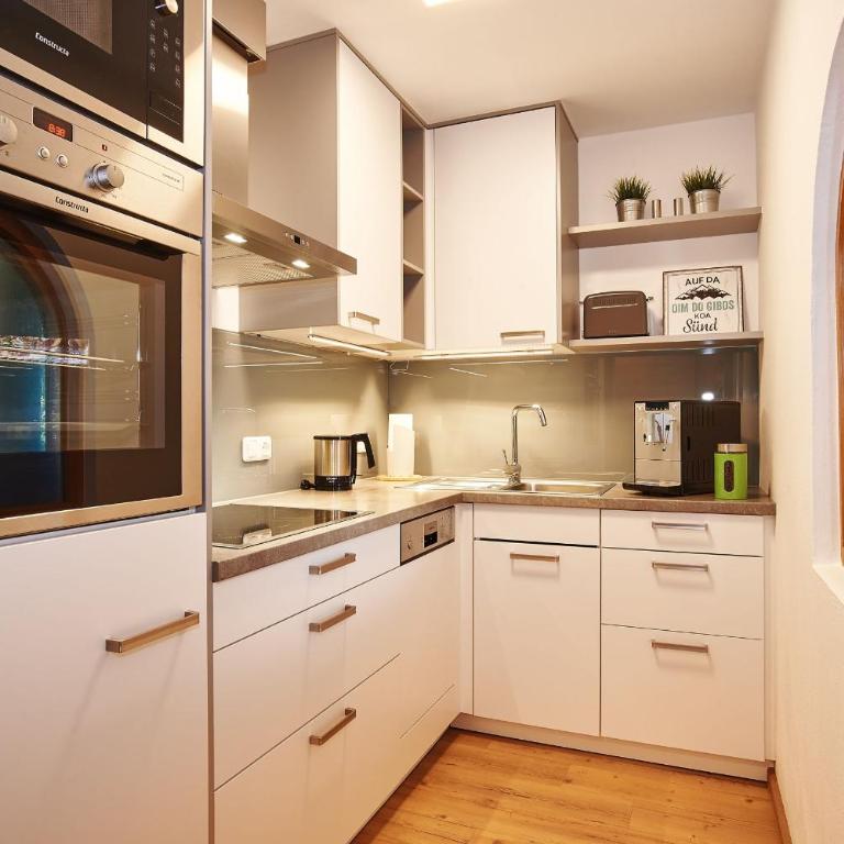 Gästehaus und Ferienwohnungen Egglerlehen - Apartment with Balcony - 4