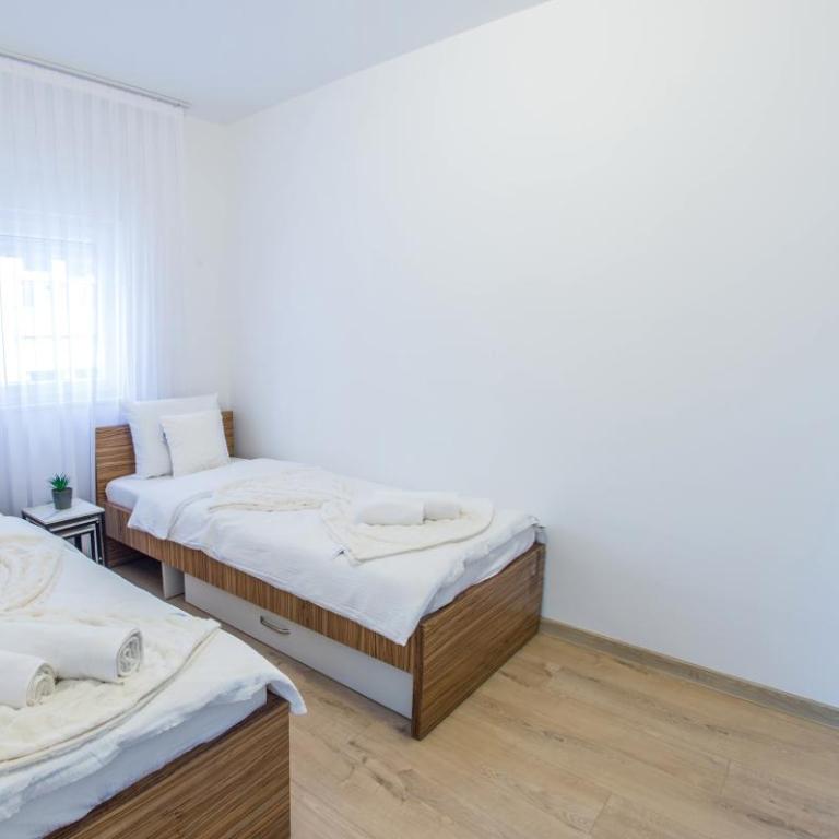 MHouse Apartments - Apartment with Balcony - 12