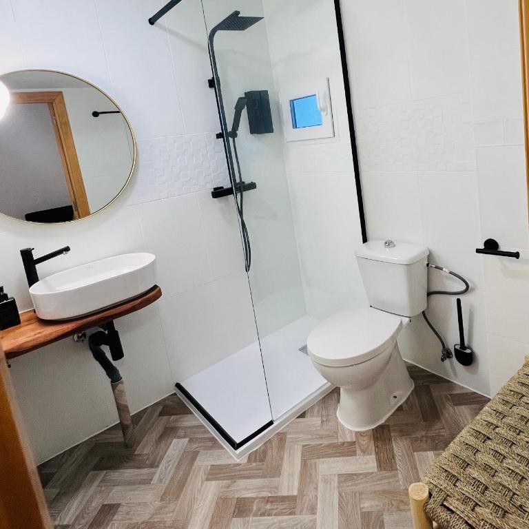 AIRE Vejer - recién reformado 2026 - Habitación Doble con balcón (3 adultos) - 4