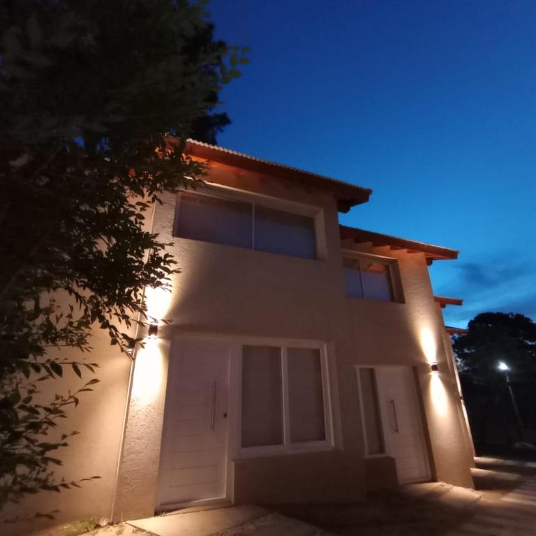 Complejo 102 - Three-Bedroom Apartment - 2