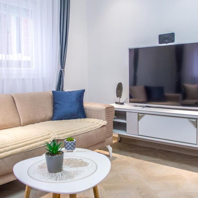 MHouse Apartments - Apartment with Balcony - 28