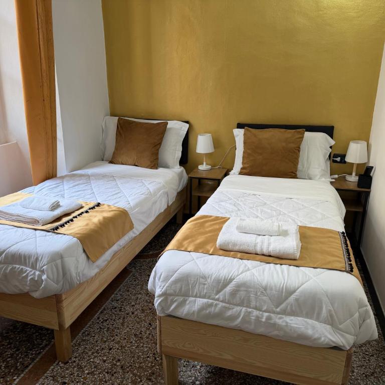 Genova Gold Rooms - Camera Tripla con Bagno Privato - 1