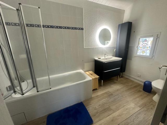 Belle villa entièrement climatisée 4 chambres 10 couchages, fibre WIFI, 2 terrasses parking privatif dans résidence sécurisée piscine commune 800 m de la mer LRCS69 - Haus mit 4 Schlafzimmern - 16