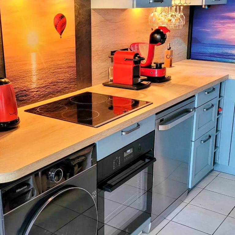 MOM' Blue Paradise Front De Mer 3 étoiles 61 m2 CAP'Diem 3 Clim - Idéal pr un Séjour de 15j ou plus ! Wifi, lit 160 - 4è Ascenseur, Parking, Piscine, Pétanque, Ping-pong - Pistes cyclables - Golf & Tennis à 10 mn - Apartment with Sea View - 16