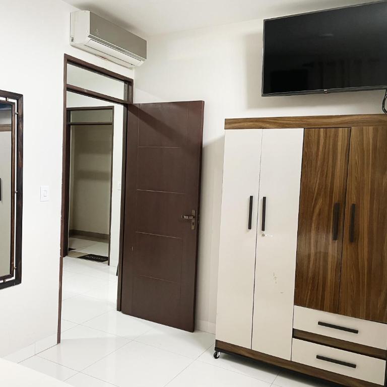 Elegante Departamento Céntrico con Piscina, Terraza y Seguridad 24 7 - One-Bedroom Apartment - 5