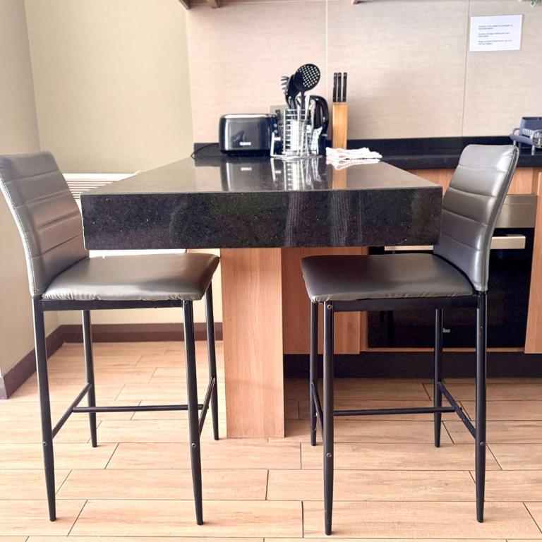 Comodo con aire acondicionado y estacionamiento - Apartment - 3