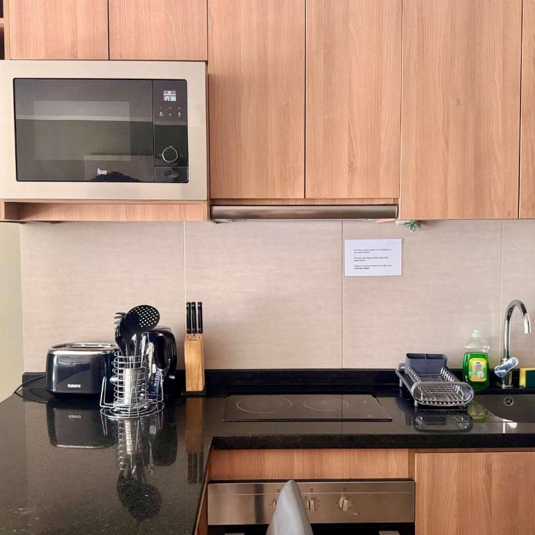 Comodo con aire acondicionado y estacionamiento - Apartment - 13
