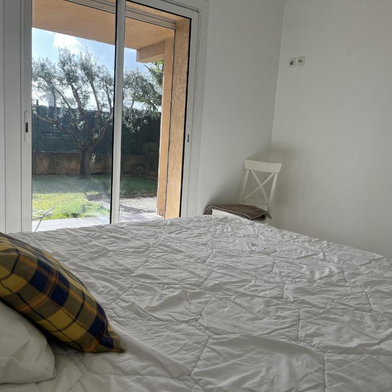 Rez de chaussee de maison, direct plage, grand T4 - Three-Bedroom Superior Apartment - 9