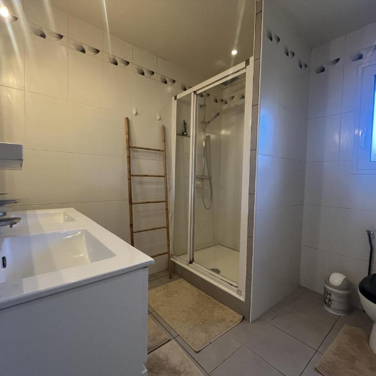 Rez de chaussee de maison, direct plage, grand T4 - Three-Bedroom Superior Apartment - 15