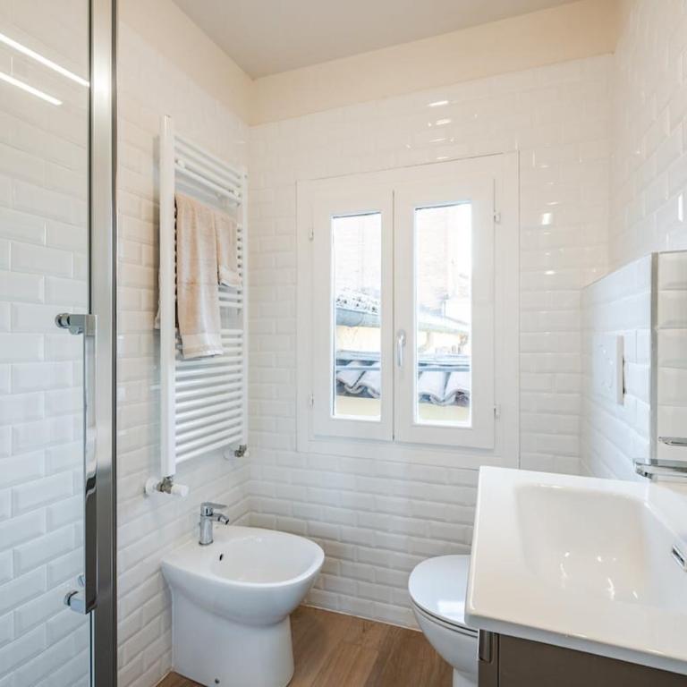 Refined penthouse in front of Osteria Francescana - Two-Bedroom Apartment - 3